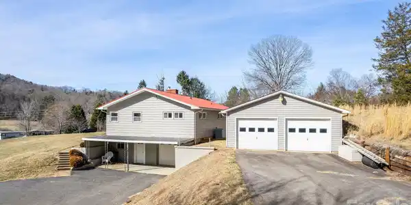 20 Cedar Farm Road