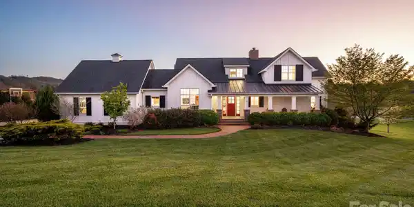 30 Water Hill Way