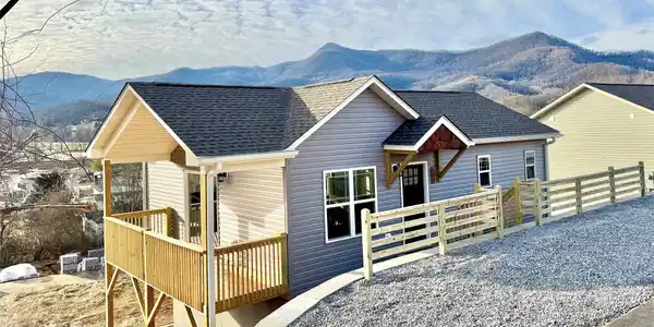 180 Carsen Loop