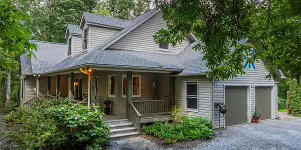 37 Wood Robin Lane