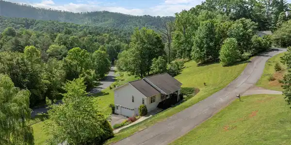 8 Rose Briar Circle