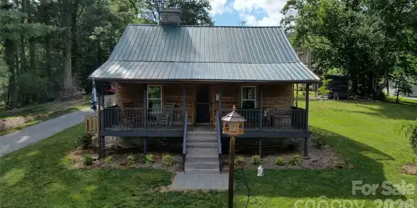 38 Lloyd Barnwell Road