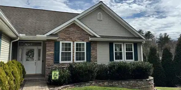 31 Mountain Glen Drive