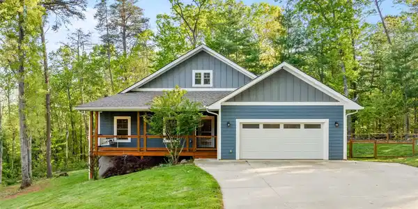 8 Clover Ridge Lane
