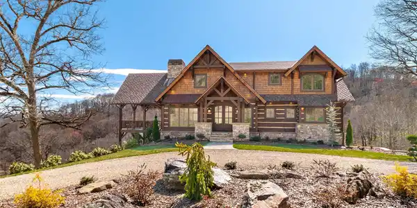 2670 Sleepy Hollow Drive