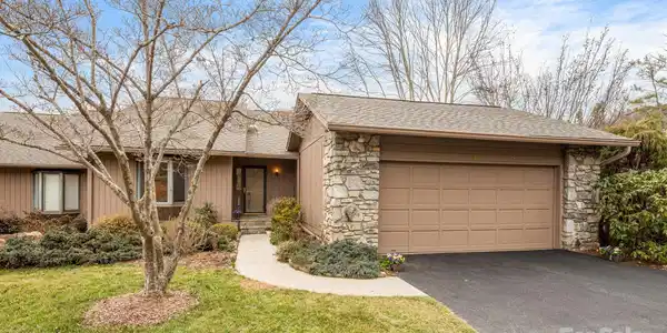 16 Ridgeview Drive