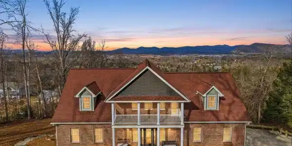 38 Sweetwater Oaks Drive