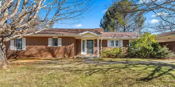 800 Mountain View Road