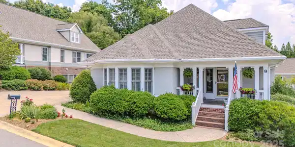 8 Creekside Way