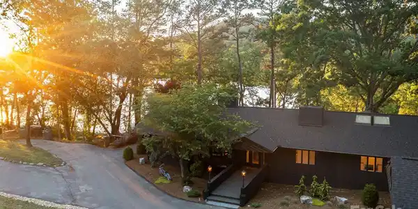 181 Lakeshore Drive