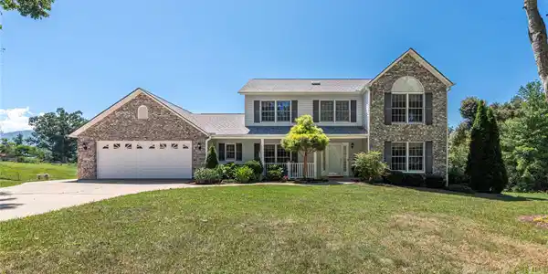 35 Forest Knoll Drive