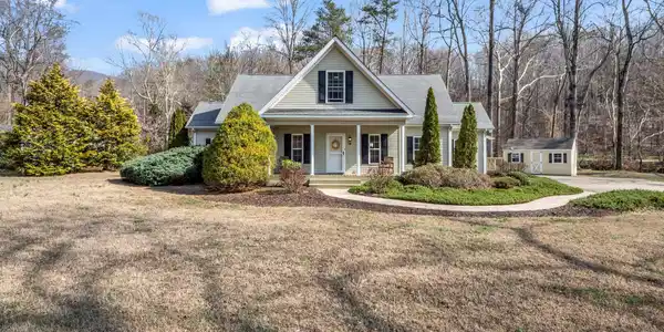 19 Lynnbrook Way