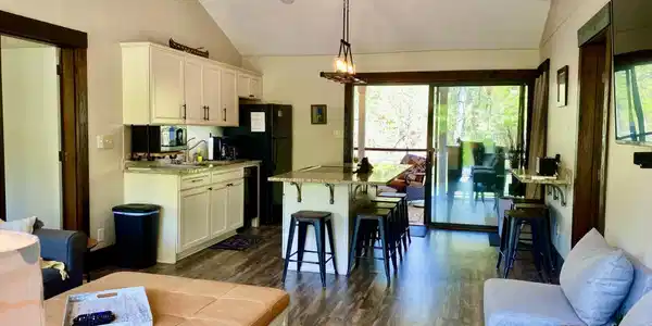 102 W Lake Drive N
