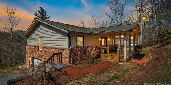 4 Lynnette Drive
