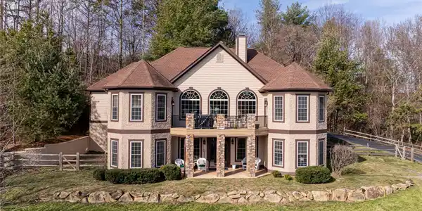 15 Magnolia Hill Court