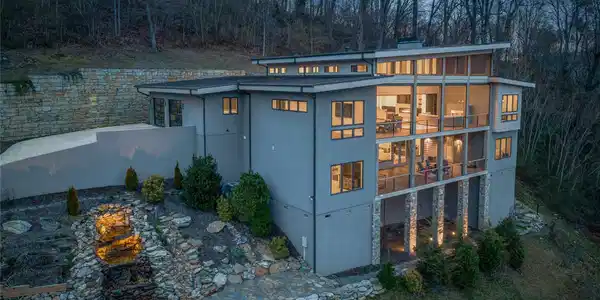 34 Grovepoint Way