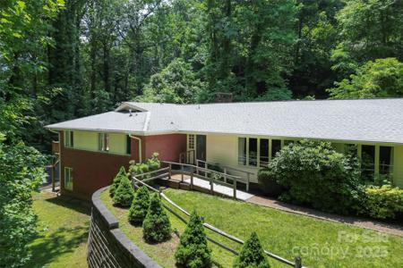 684 Woodfield Drive