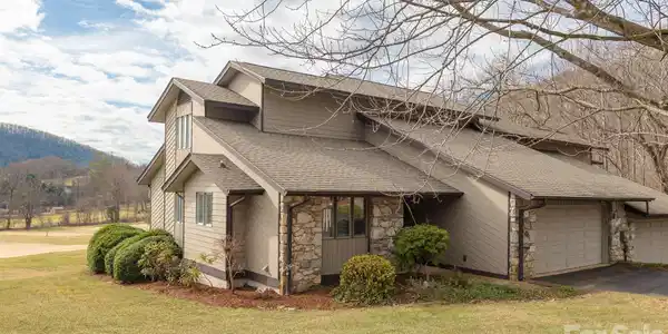 30 La Vista Drive