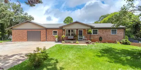 39 N Pershing Road