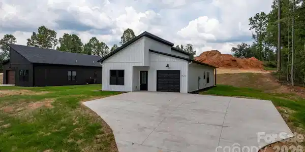 921 Overlook Drive SW