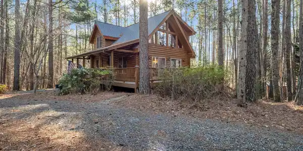 907 Hidden Lake Parkway