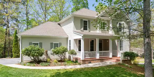 11 La Rue Court