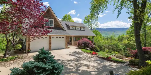43 Galax Lane