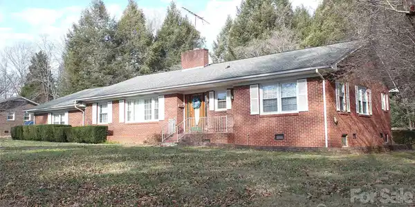 105 Woodlawn Drive