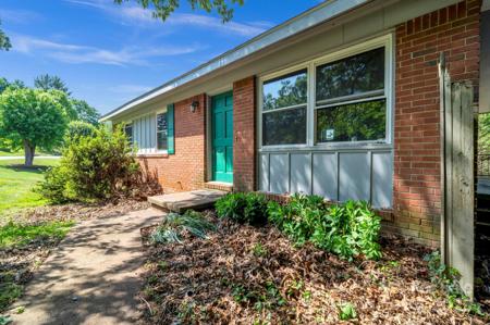 40 Evelake Drive N