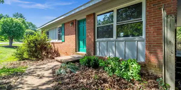 40 Evelake Drive N