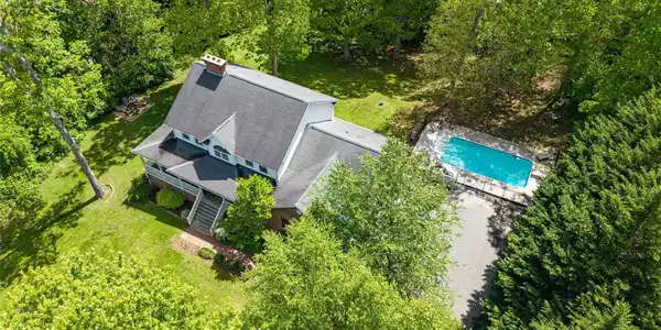 48 Sherry Lane