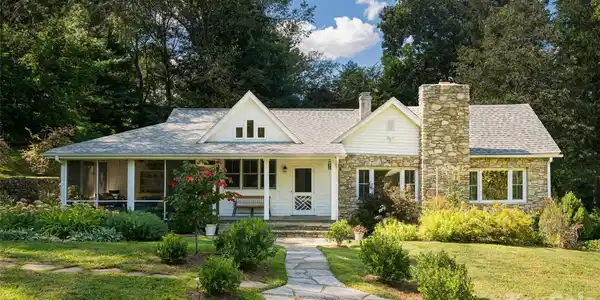 15 Wolfe Cove Road