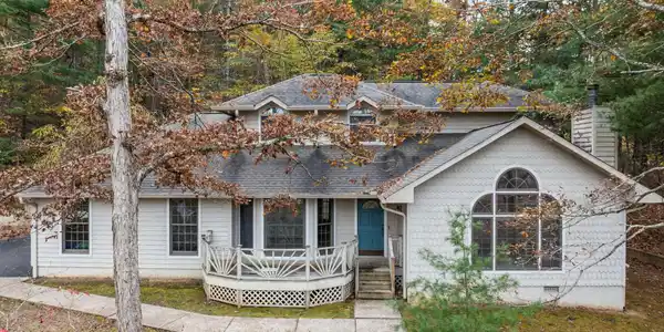 17 Laurel Trail