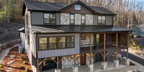 3 Erin Glen Court