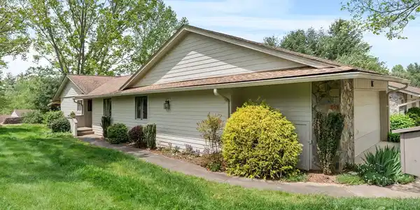 120 Cloverleaf Lane