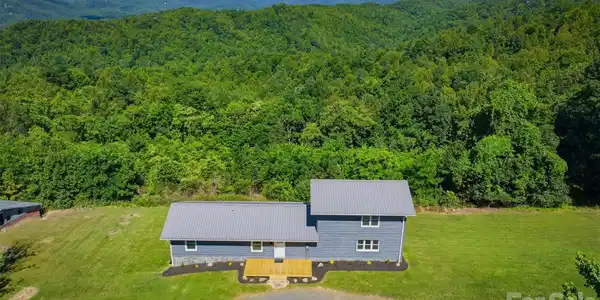 822 Windy Mountain Road