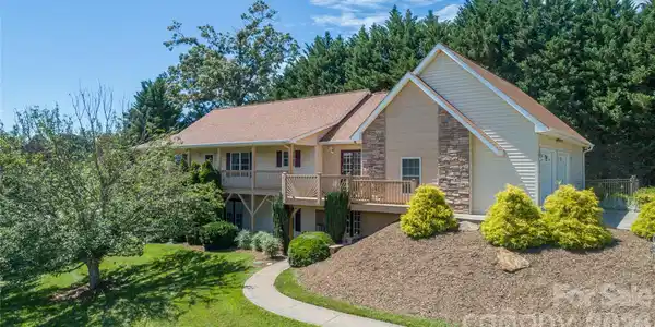 506 Brook Knoll Circle