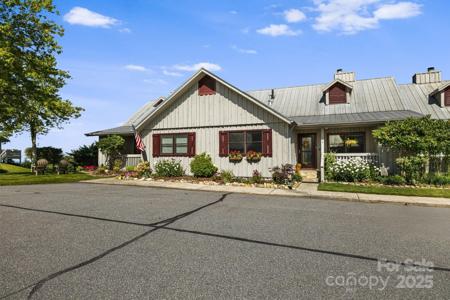 33 Eagles Nest Court S