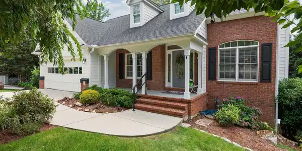 15 Winding Oak Drive