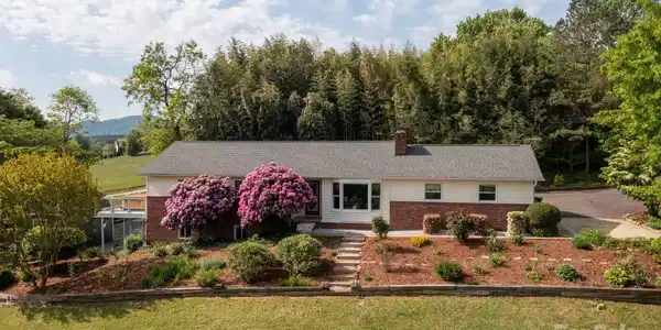 1572 Alexander Road