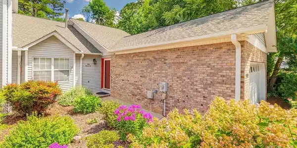100 Thistle Knoll Court