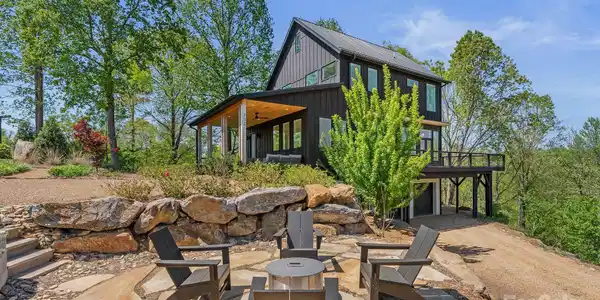 302 Broad Vista Lane