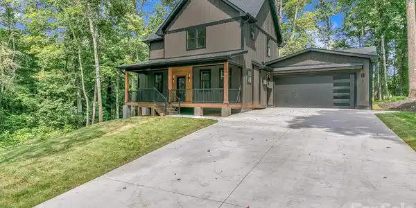 80 Goldenwood Lane