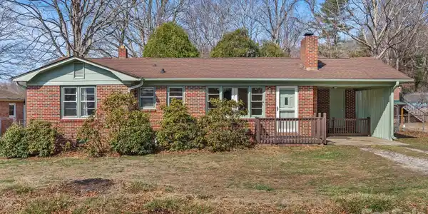 303 Stonewall Avenue