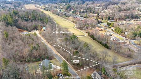 1028 Williamsburg Drive NE