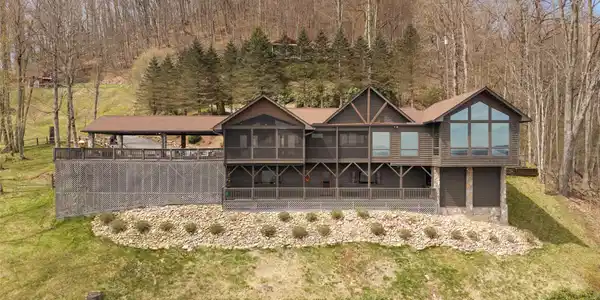 220 Dulcimer Lane