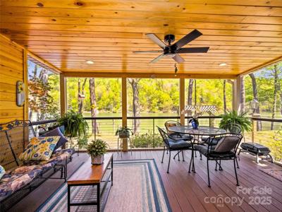 118 West Lake Drive N