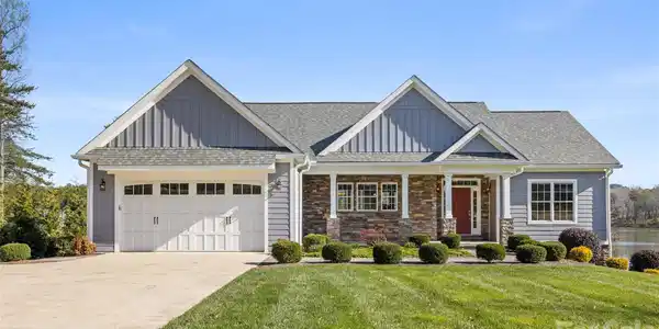490 Mapleton Lane