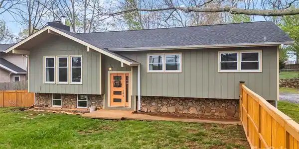 917 W Chapel Road