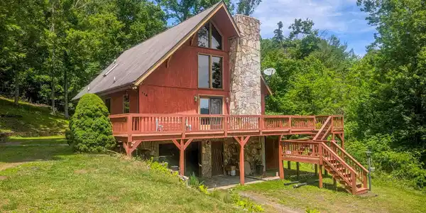 114 Dewberry Lane